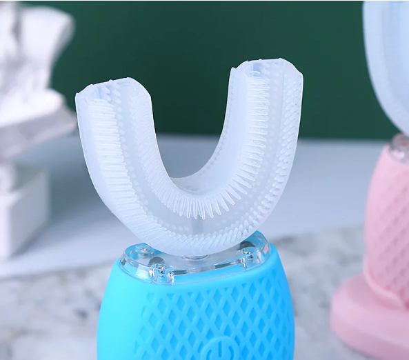 Brosse à dents électrique en forme de U bleue avec tête de nettoyage en silicone flexible